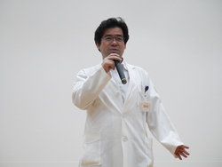 図2 開会の辞 渡邉貞義医師(総合東京病院院長)