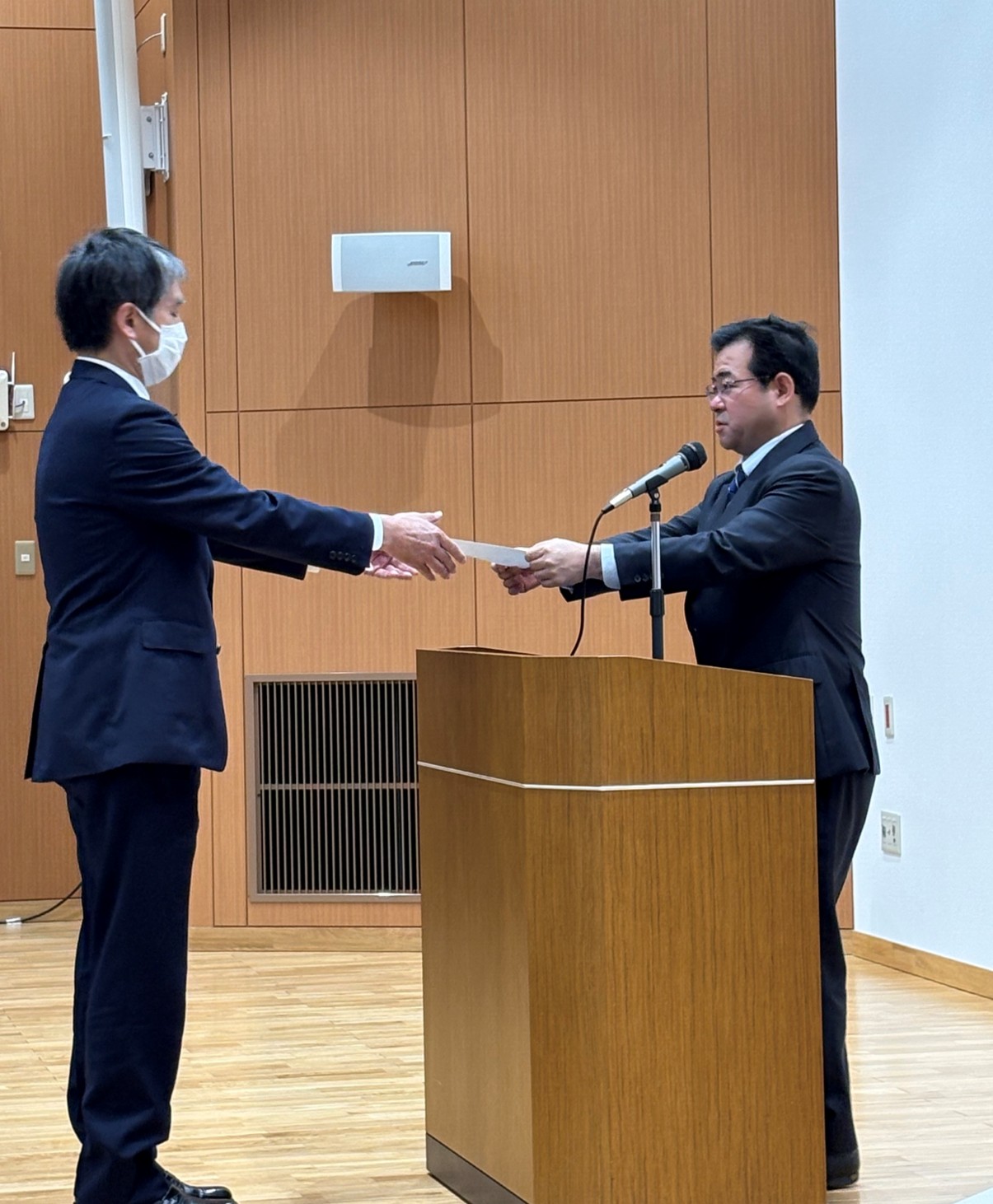 渡邉貞義院長による辞令交付
